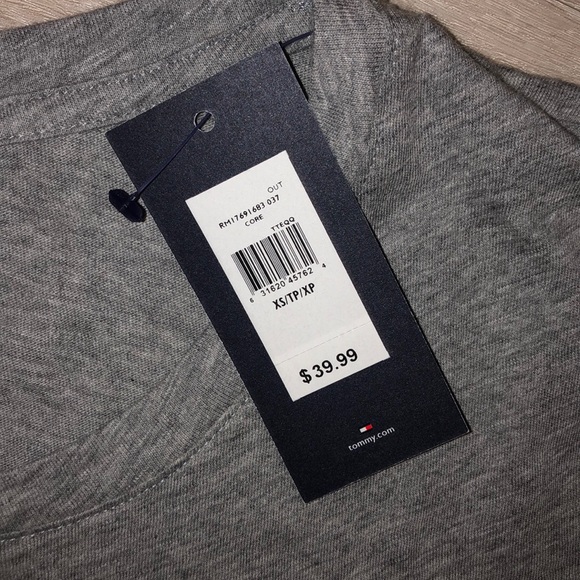 ⭐️3 For $15⭐️ NWT Tommy Hilfiger Relaxed Fit T- Shirt - Picture 4 of 4